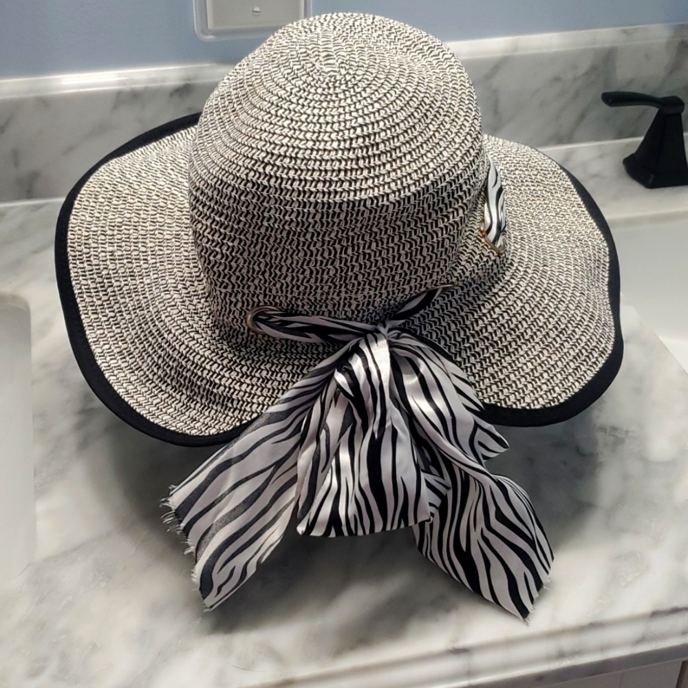 Black and Grey Sun Hat